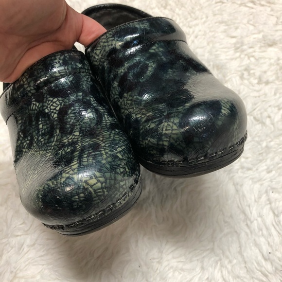 Dansko Green Snake Print Clog Mules Size 37 - Picture 3 of 12